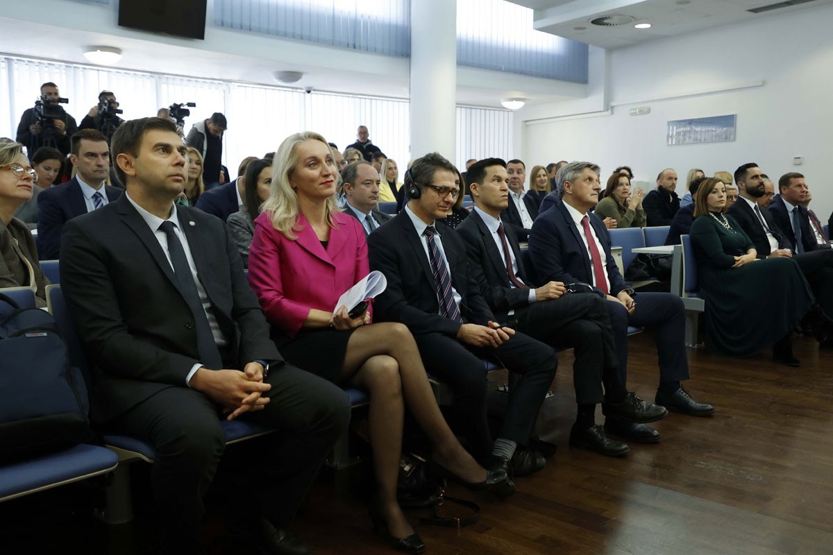 Izvještaj MMF-a o BiH i regionu: Inflacija će trajati godinama, realne plate u padu