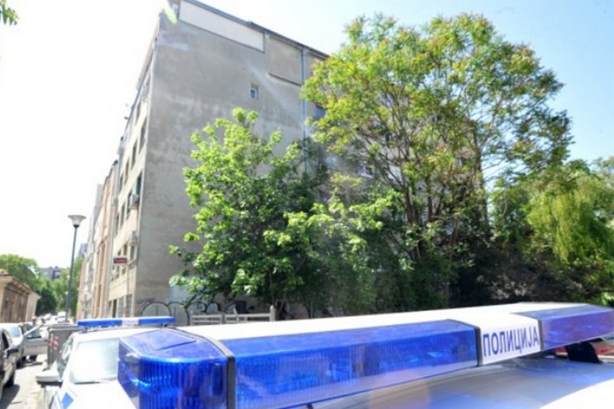 Uhapšena dva policajca zbog odavanja podataka kriminalnoj grupi "Vračarci"