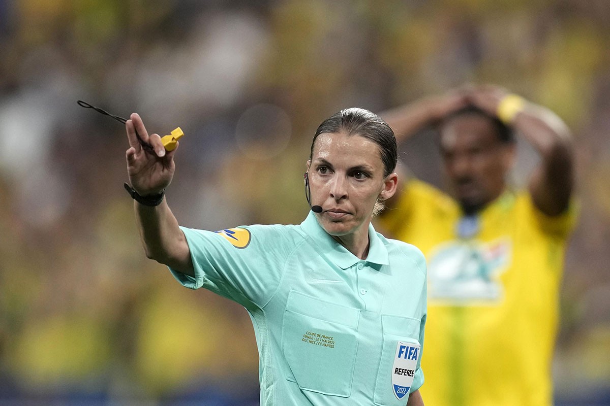 Prvi put u istoriji utakmice svjetskog prvenstva sudiće i žene