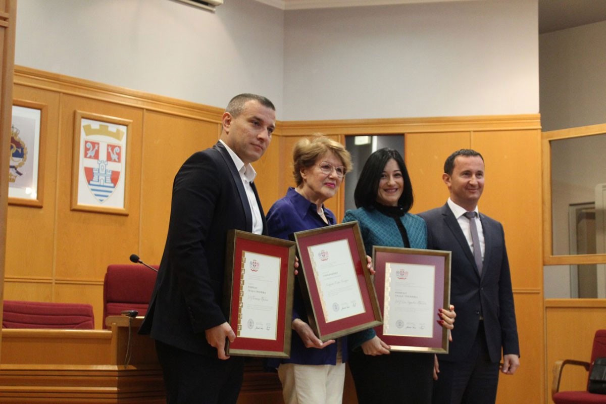 Priznanja grada Trebinja zdravstvenim ustanovama i umjetnici Miri Maoduš