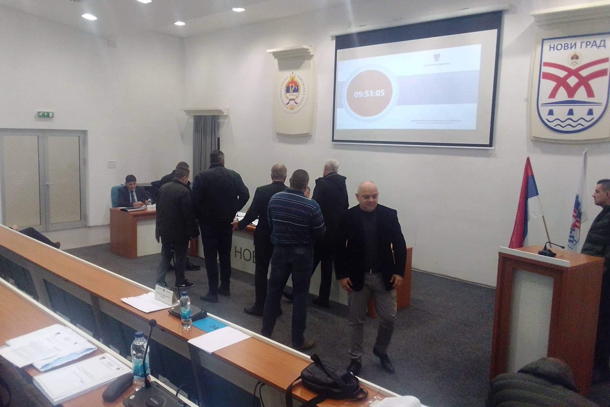 Haos u Novom Gradu: Kukavica isključio sedam odbornika sa sjednice