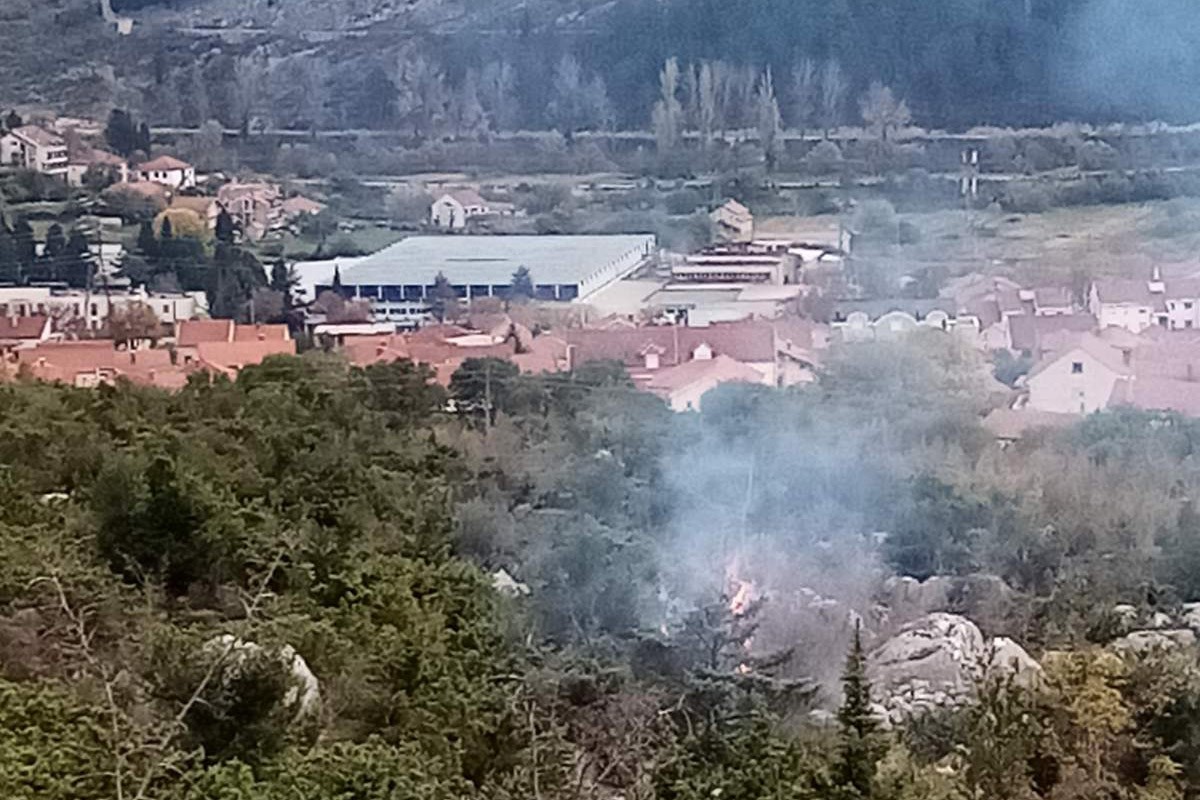 U podnožju Leotara izbio požar