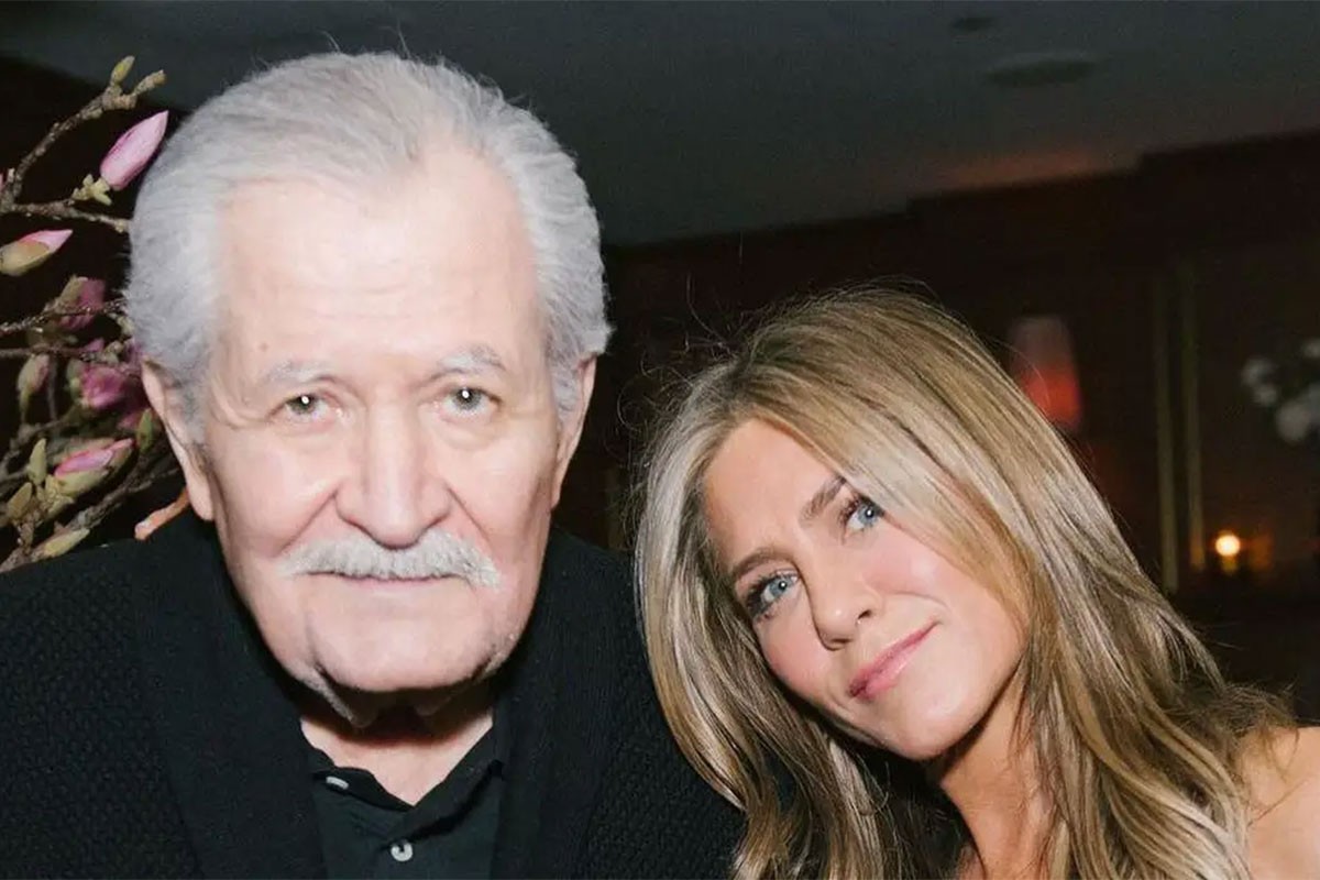 Preminuo otac Dženifer Aniston