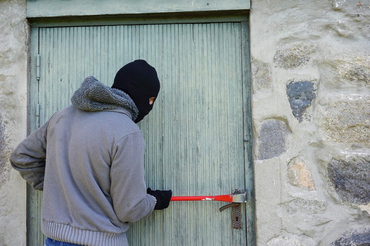 Za pola sata počinjeni razbojništvo i pljačka u Modriči