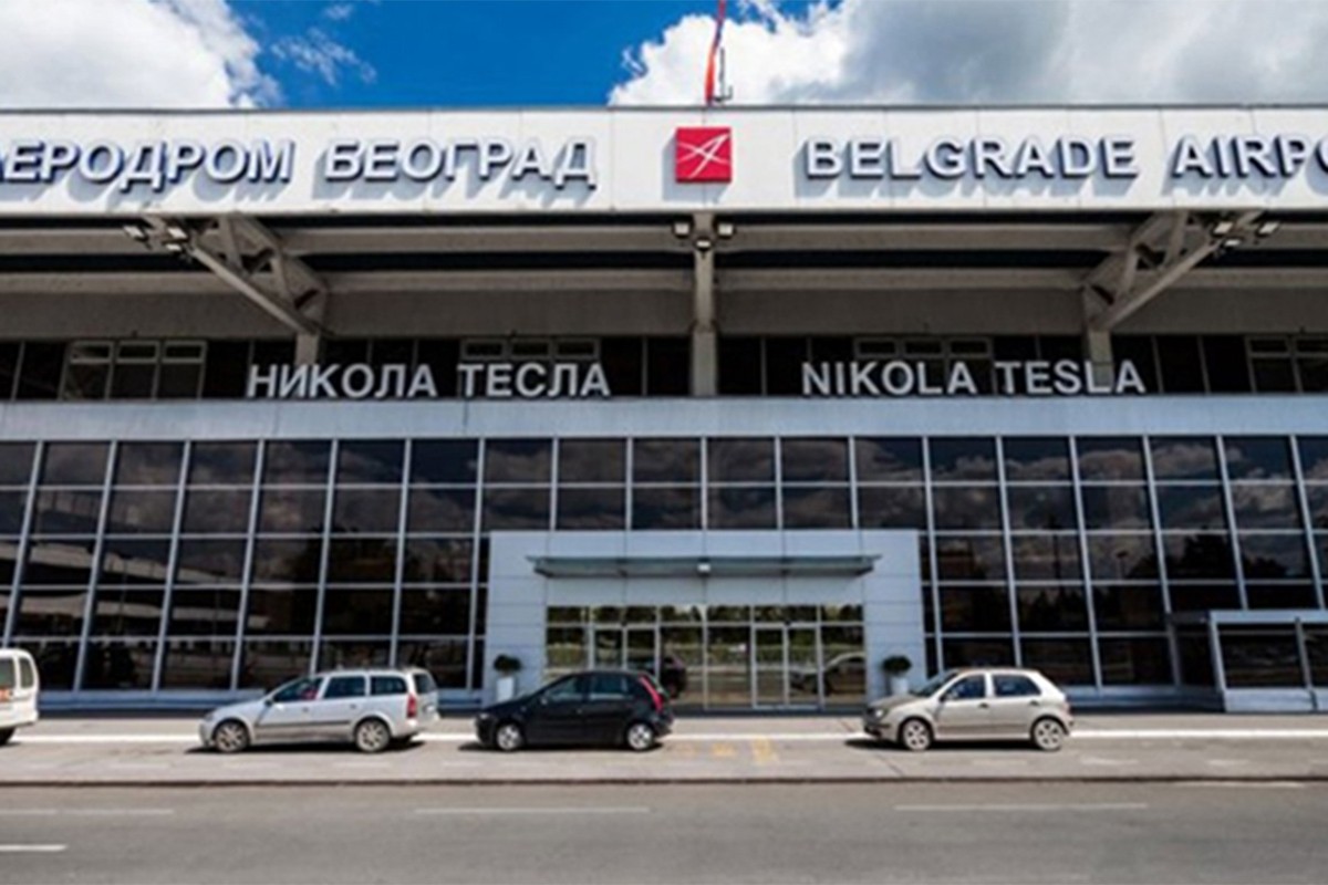 Avion vanredno sletio u Beograd