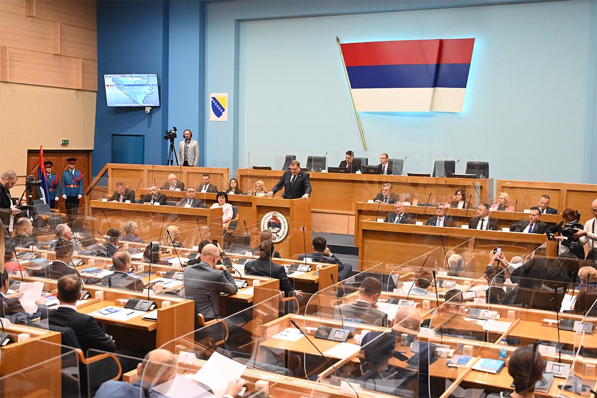 Političarima se izmiče druga fotelja