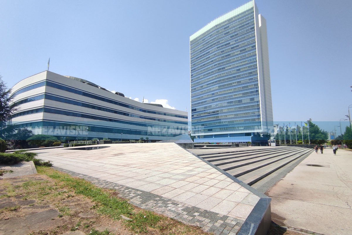 Bizarni slučaj: Radniku institucija BiH ugovor o djelu produžavali 18 godina