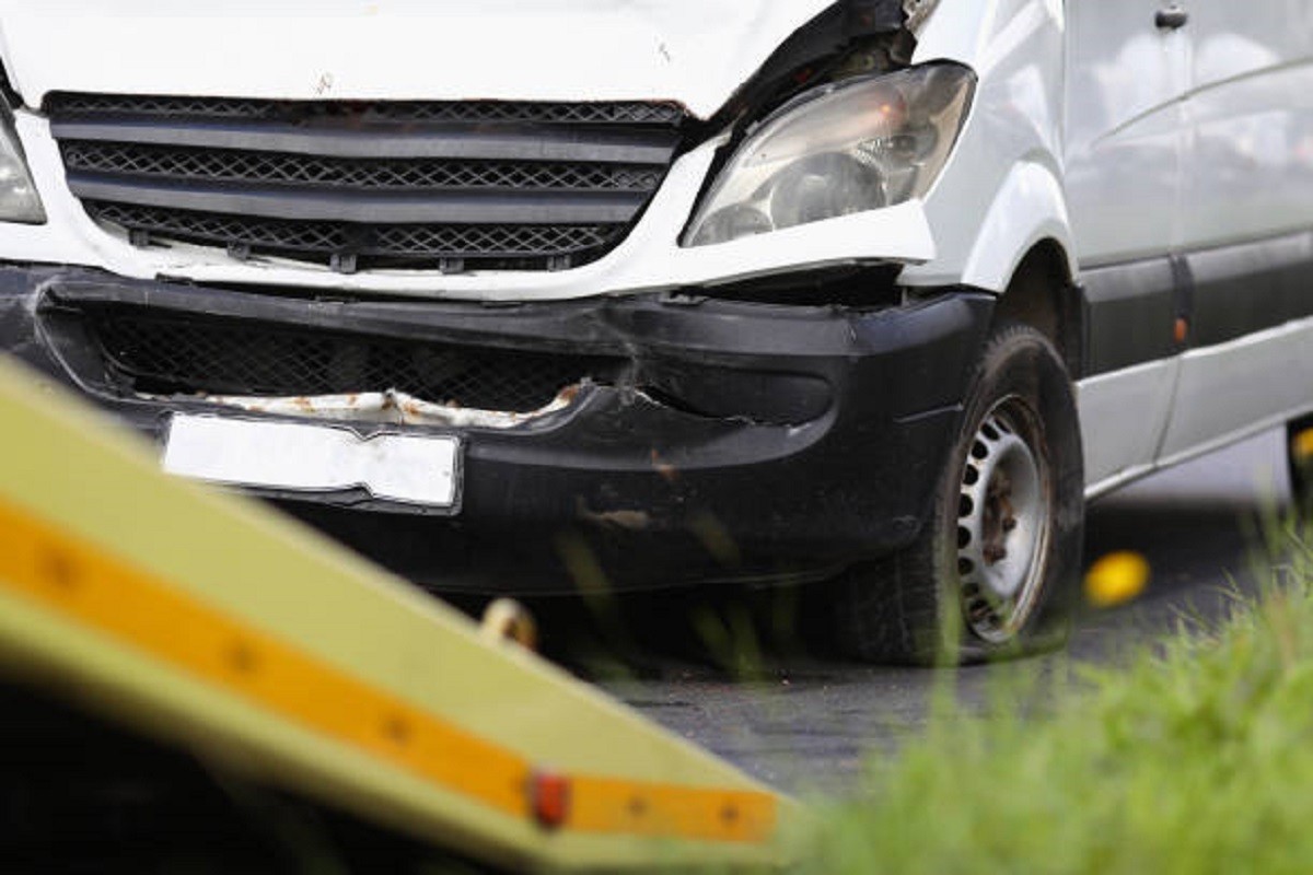 Minibus skrenuo u jarak, 11 djece među 20 poginulih