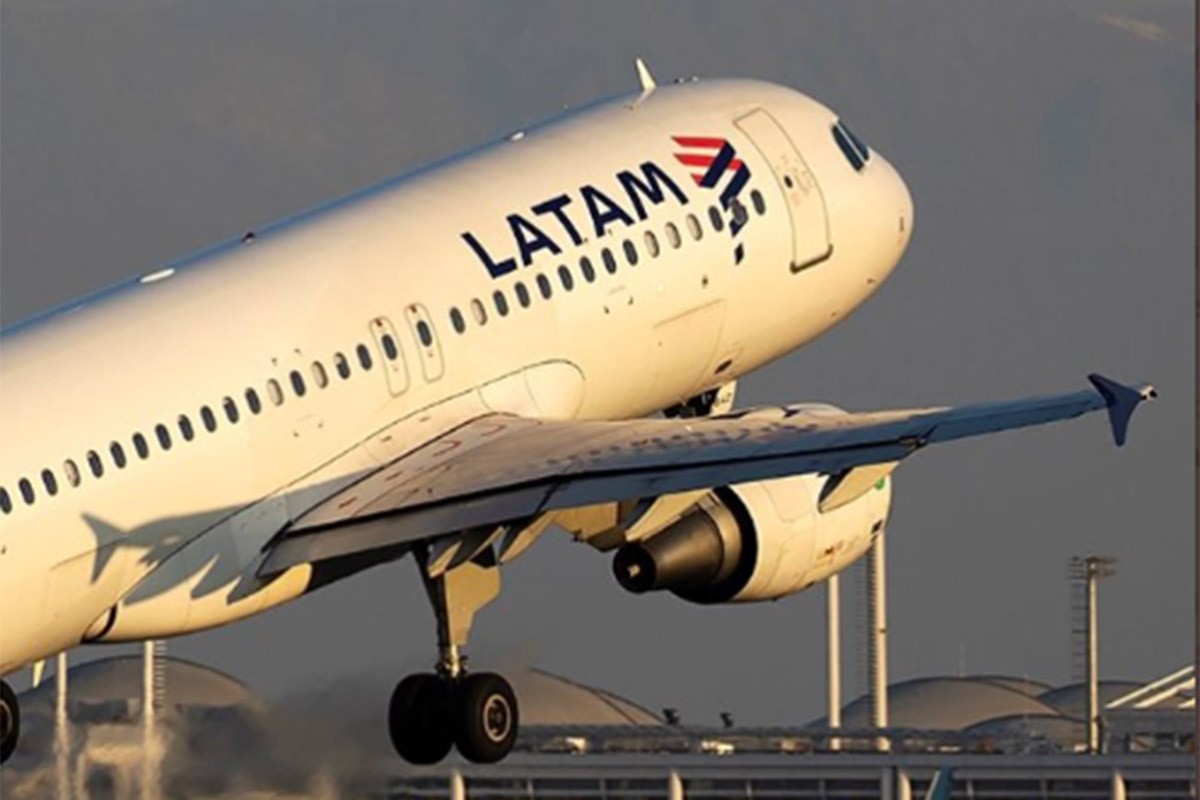 Dvoje mrtvih u sudaru aviona s vatrogasnim kamionom