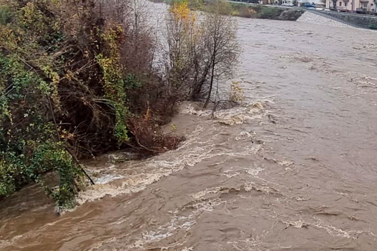 Dijete upalo u rijeku i nestalo pod vodom