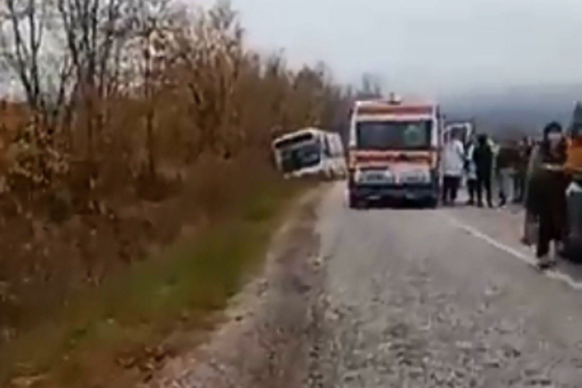 Nezgoda kod Kragujevca, proklizao autobus (VIDEO)