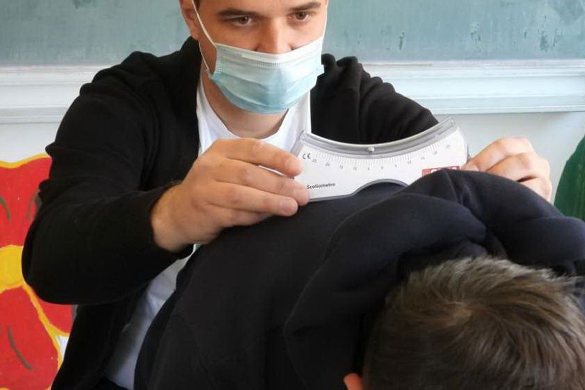 Svaki peti učenik u ZDK ima problem sa kičmom ili stopalima