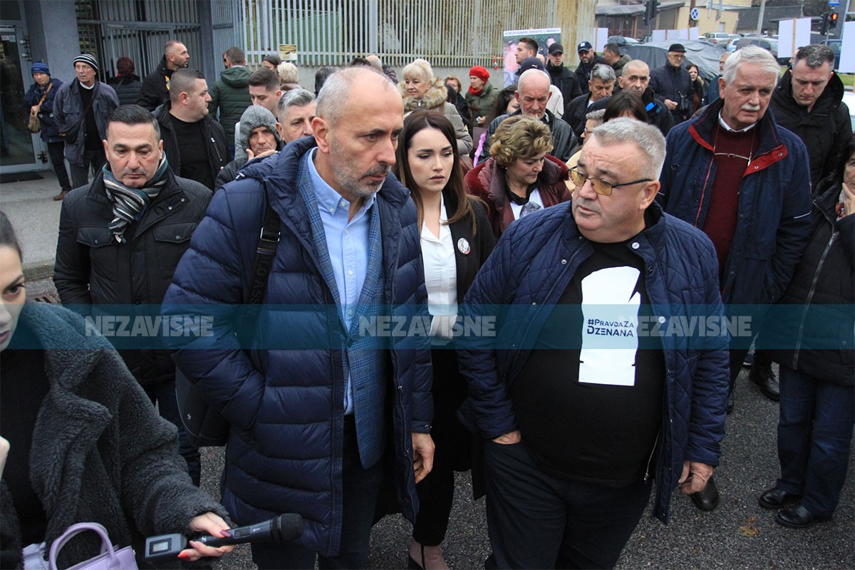 Optuženima u slučaju "Memić" okupljeni ispred Suda BiH uzvikali "ubice, ubice"