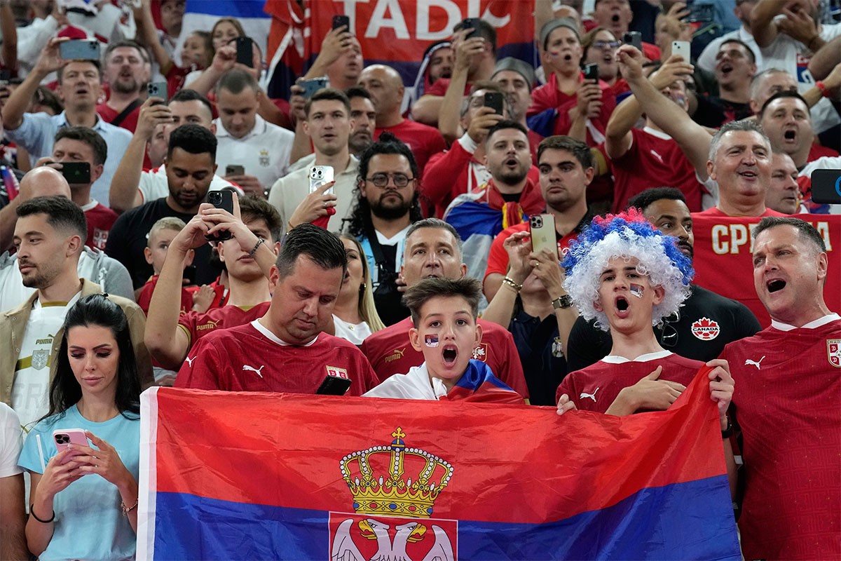 Ovako Srbi navijaju na tribinama u Kataru (FOTO)