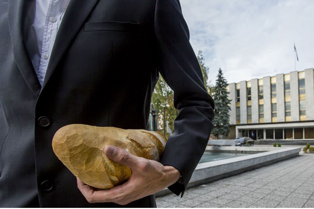 Poslanici Narodne skupštine pohrlili po naknade, za "bijeli hljeb" već stiglo devet zahtjeva