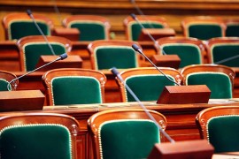 Premijerka rivalskog političara nazvala "arogantnim tupadžijom"