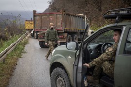 Helikopter Kfora iznad barikade na Rudaru, otišao u pravcu Jarinja