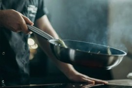 Kako da brzinski očistite zagorjelo dno tave
