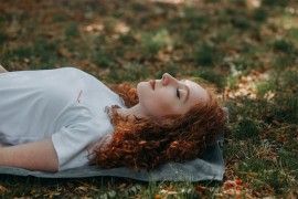 4 eterična ulja koja vam mogu pomoći da se opustite i lakše zaspite