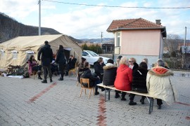 Srbi devetu noć na barikadama: Mirno, ali napeto