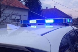 Djevojka sletjela u livadu i poginula, maloljetni brat ispao iz auta