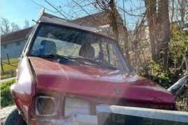 Yugom uletio na groblje i zakucao se u spomenik (FOTO)
