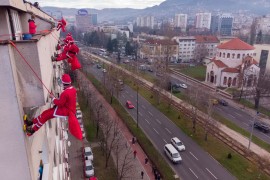 Djeda Mrazovi stigli preko krovova