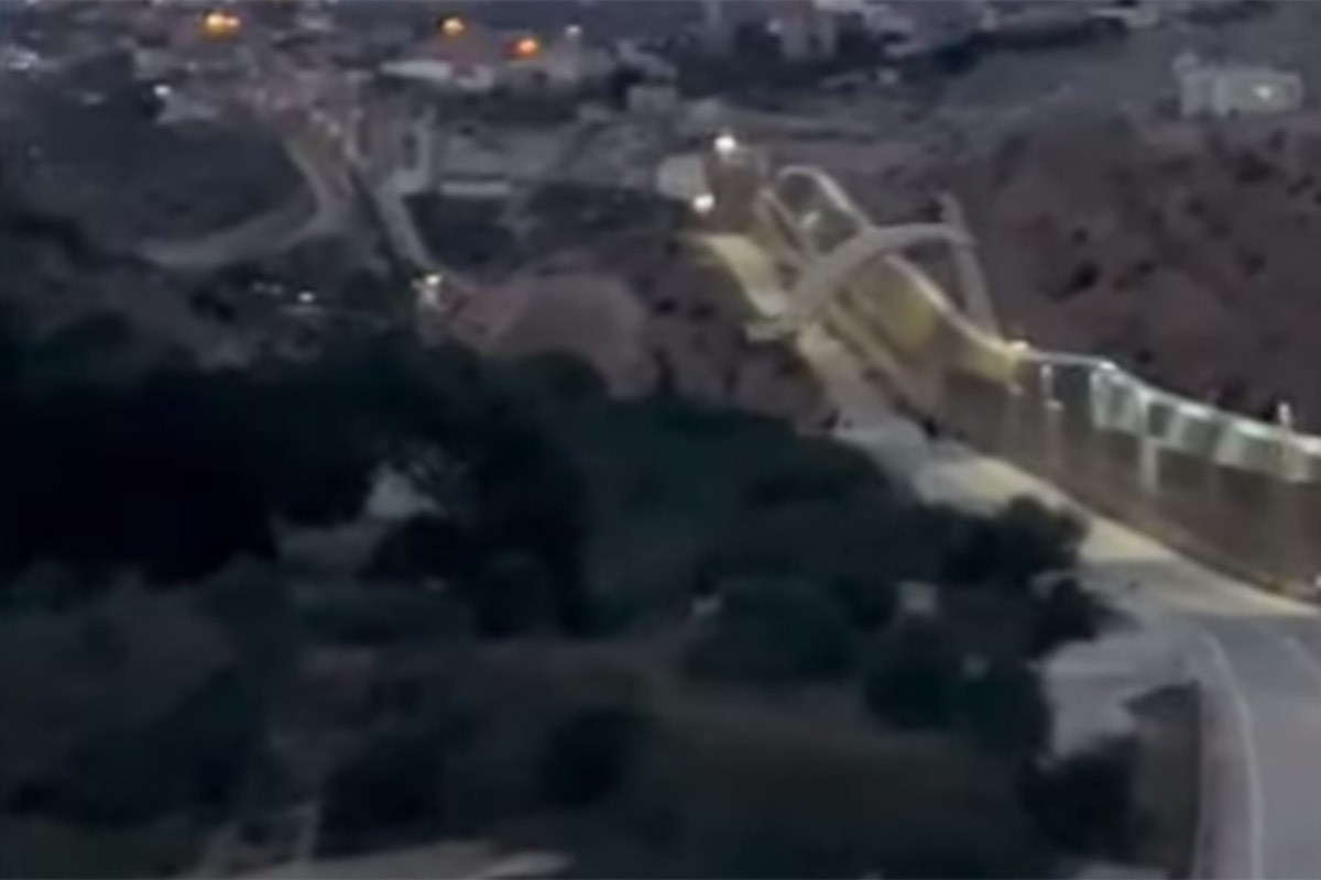 Migrant paraglajderom preletio granicu (VIDEO)