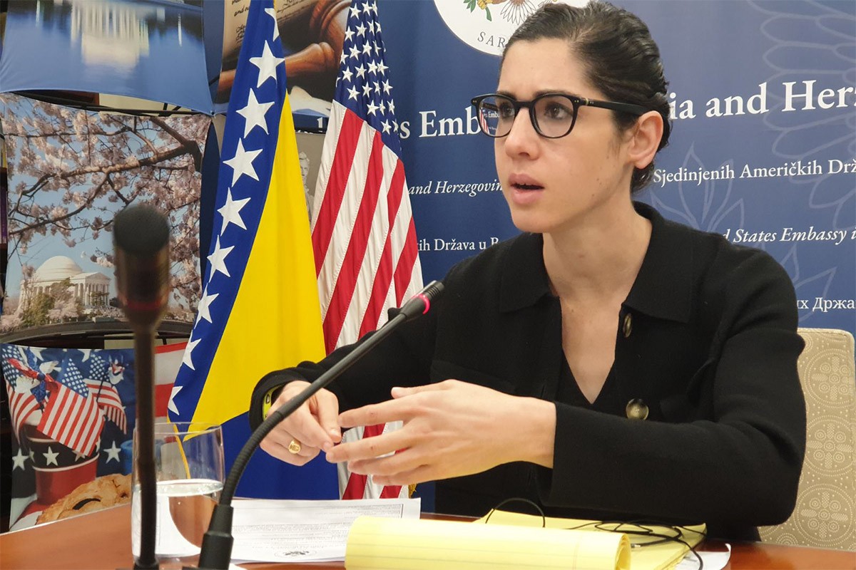 Emili de la Brijer: Kina vam obeća nisku cijenu i onda cementira vašu ovisnost o njoj