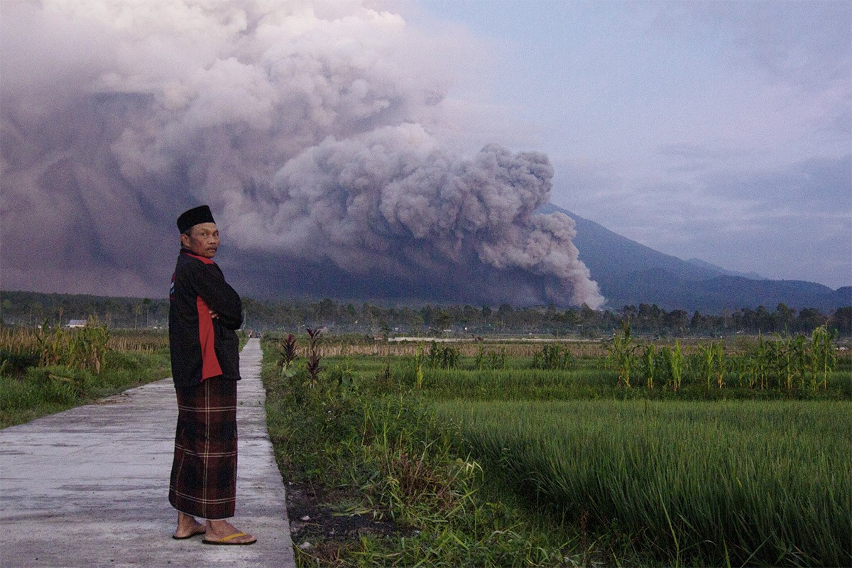 Upozorenje najvišeg nivoa nakon erupcije vulkana Semeru, počela evakuacija