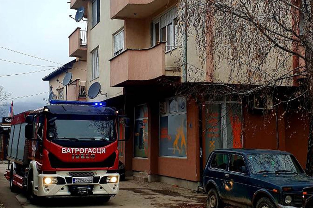 Gorjela zgrada u Bratuncu