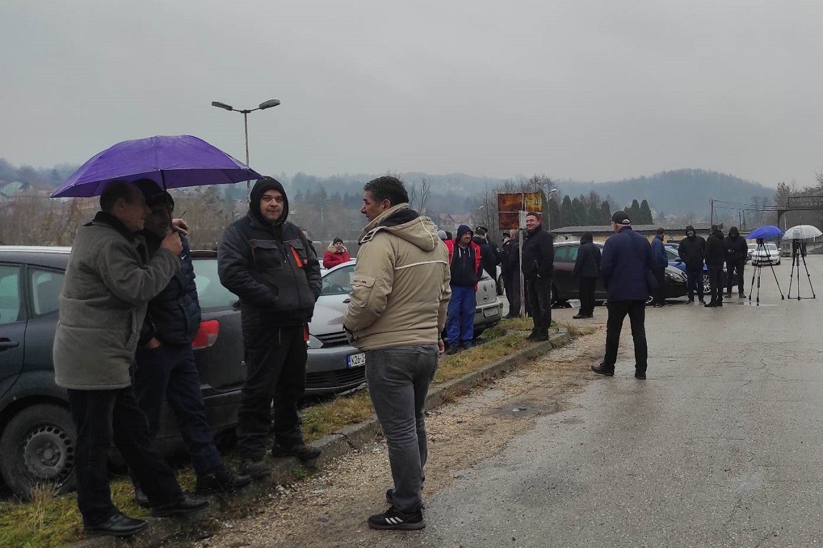 Parkirali kamione ispred rudnika jer nije puštena prodaja uglja za građane