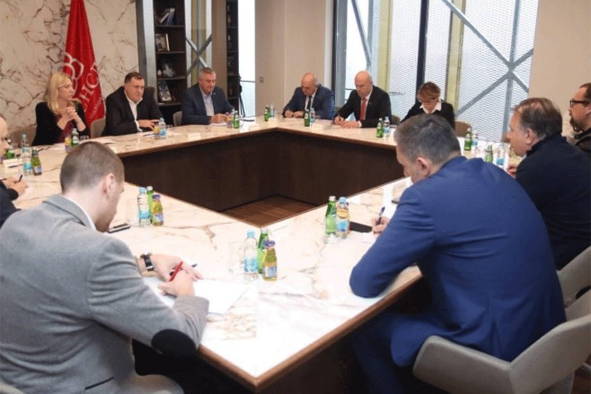 Sastale se delegacije SNSD-a i "osmorke"