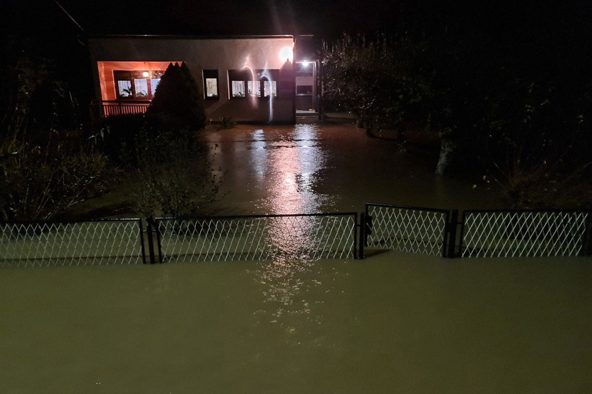 Velike štete u Prijedoru, rubne opštine sa zebnjom ušle u noć