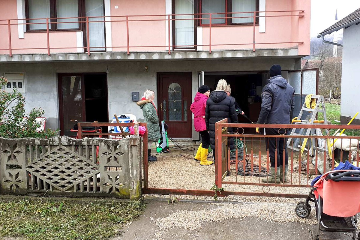 Vodostaji u opadanju u USK-u, građani saniraju štete