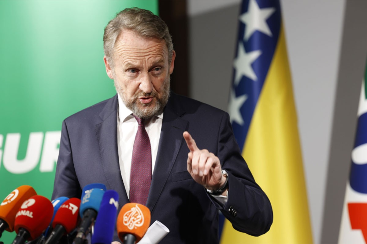 Izetbegović: "Osmorka" da predoči čime je odobrovoljila HDZ i SNSD