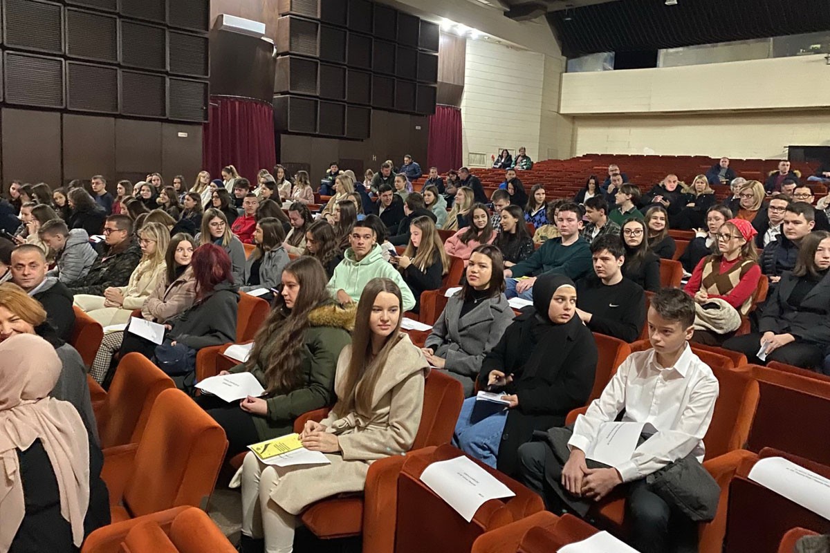 Nagrade za trud 120 učenika generacije