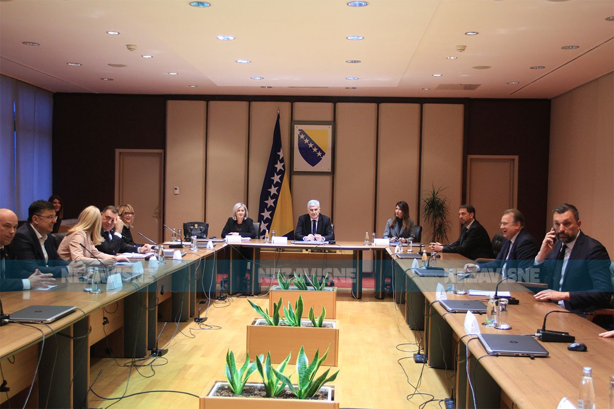 Koalicija SNSD-a, HDZ-a BiH i "Osmorke" ovjerena potpisima