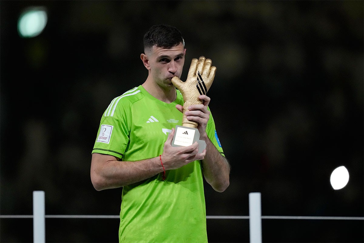Pogledajte šta je Martinez napravio sa nagradom za najboljeg golmana