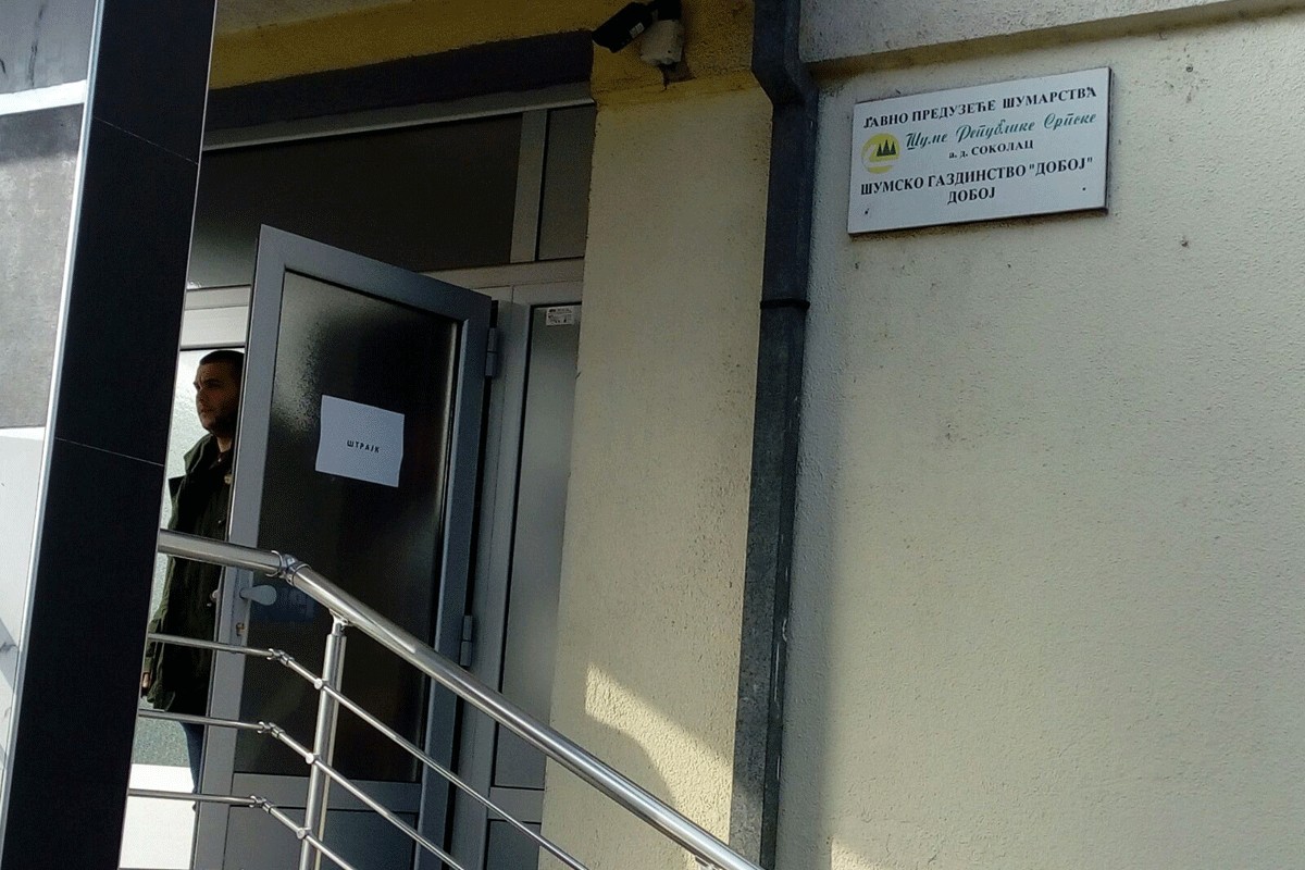 Radnici ŠG Doboj prekinuli rad: Inflacija im pojela zaostale plate