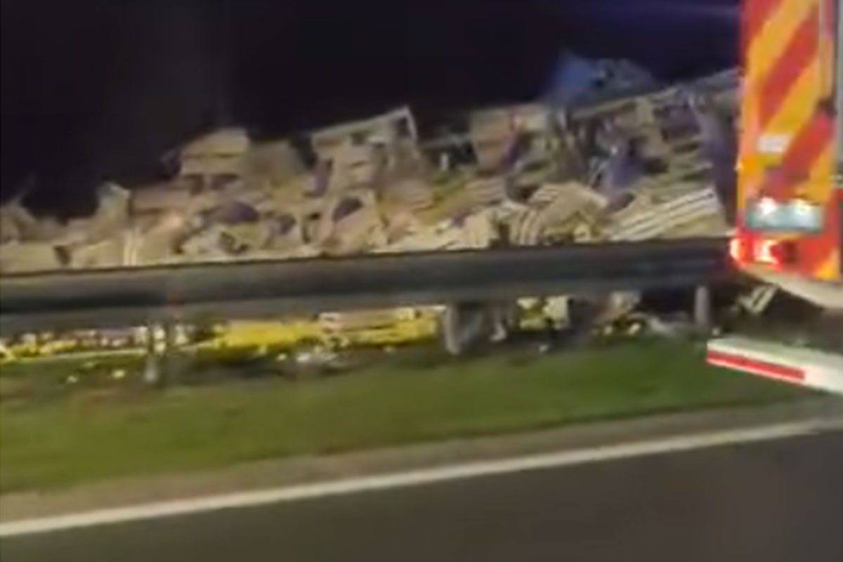 Jabuke blokirale saobraćaj na auto-putu (VIDEO)