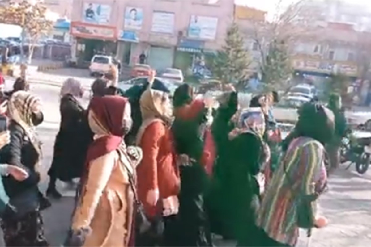 Protest u Kabulu zbog zabrane univerziteta za žene (VIDEO)