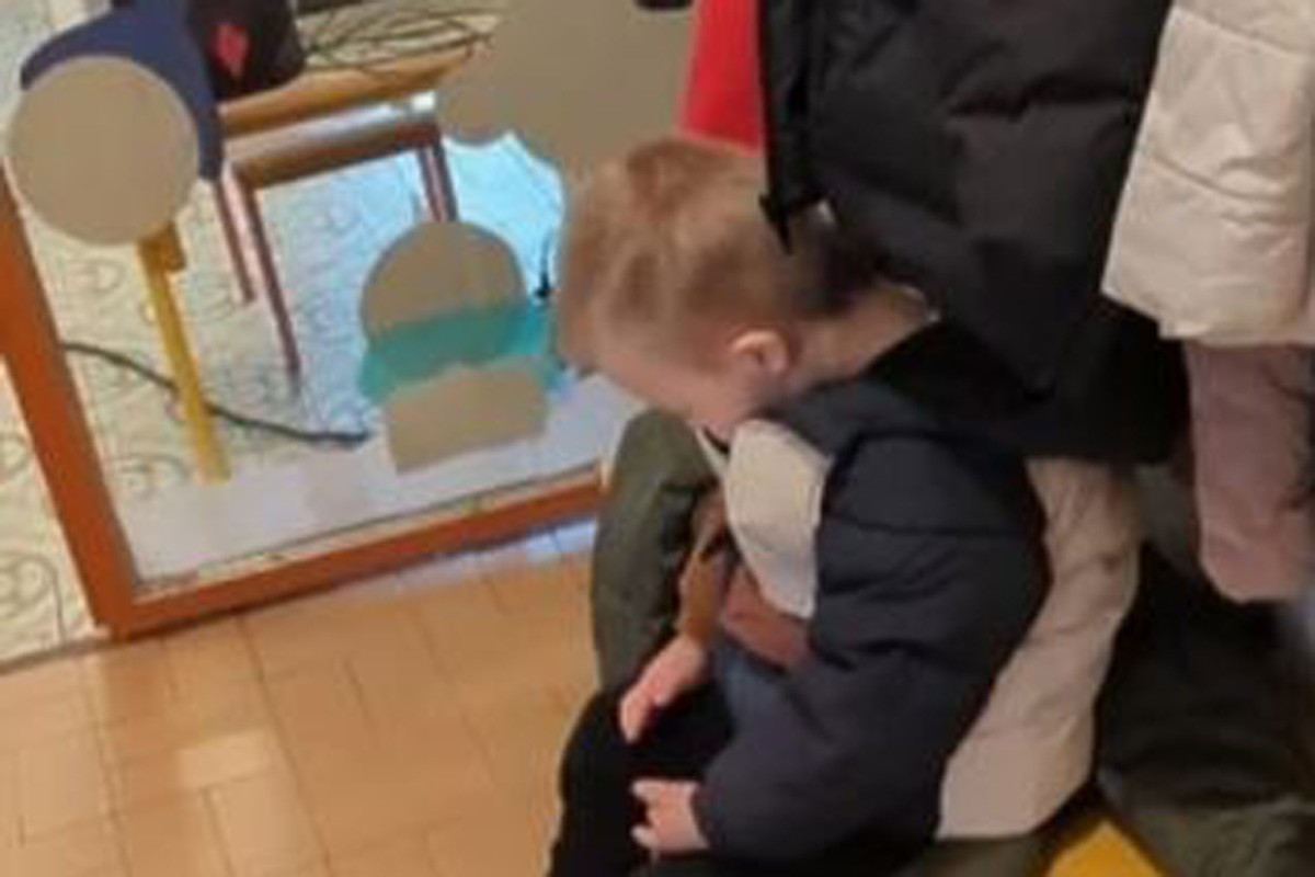 Snimak koji je šokirao BiH: "Dječak s Daunom isključen iz proslave u vrtiću" (VIDEO)