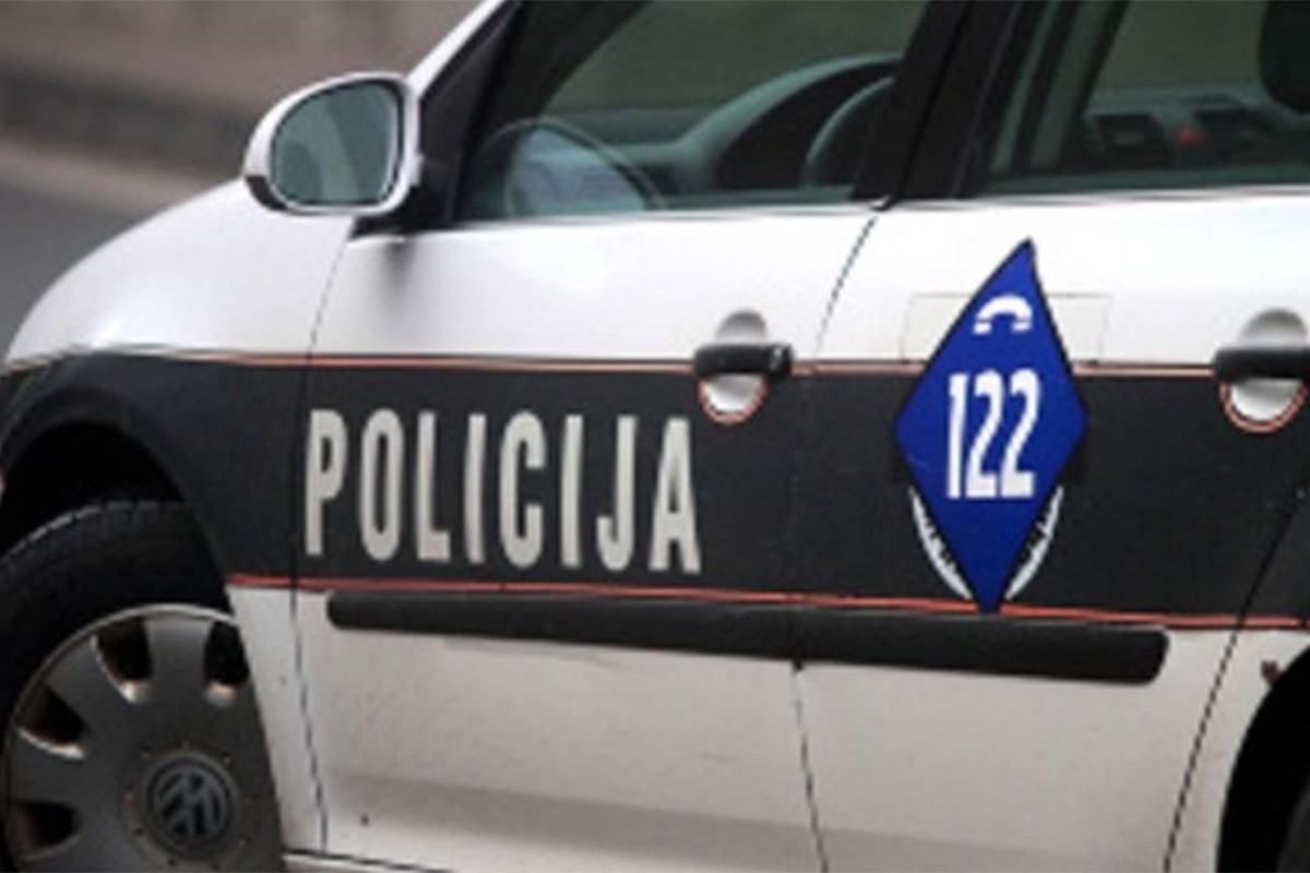 Pet osoba povrijeđeno u sudaru dva vozila