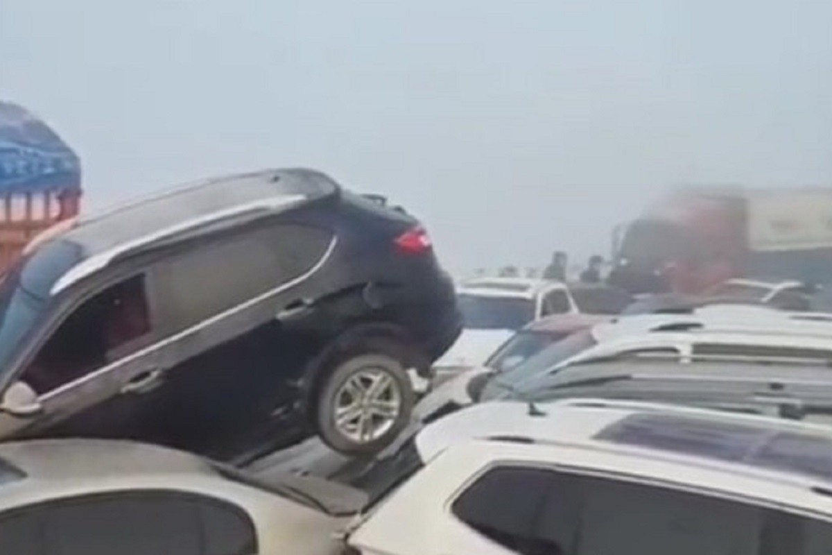 Osoba poginula u sudaru u kojem su učestvovale stotine auta (VIDEO)