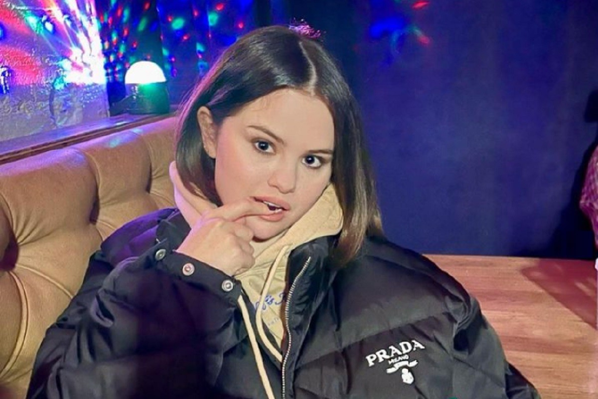 Selena Gomez zadivila fanove pojavivši se samo sa peškirom (VIDEO)