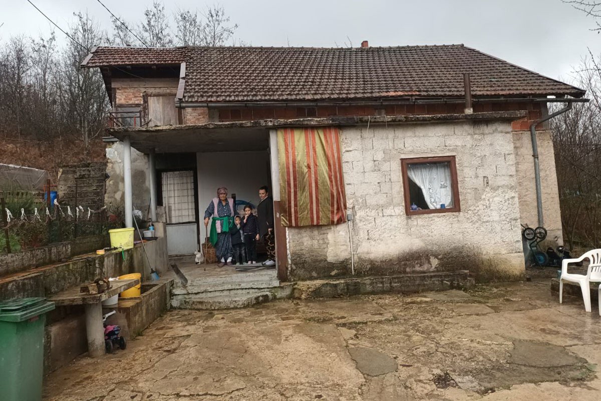 Porodici Halkić klizište oštetilo kuću, potrebna im je pomoć