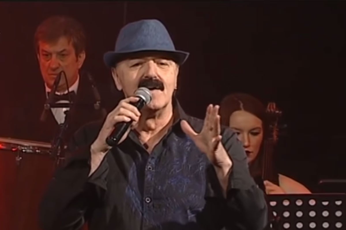 Haris Džinović poslije 12 godina ponovo "uhvaćen" bez šešira (FOTO)