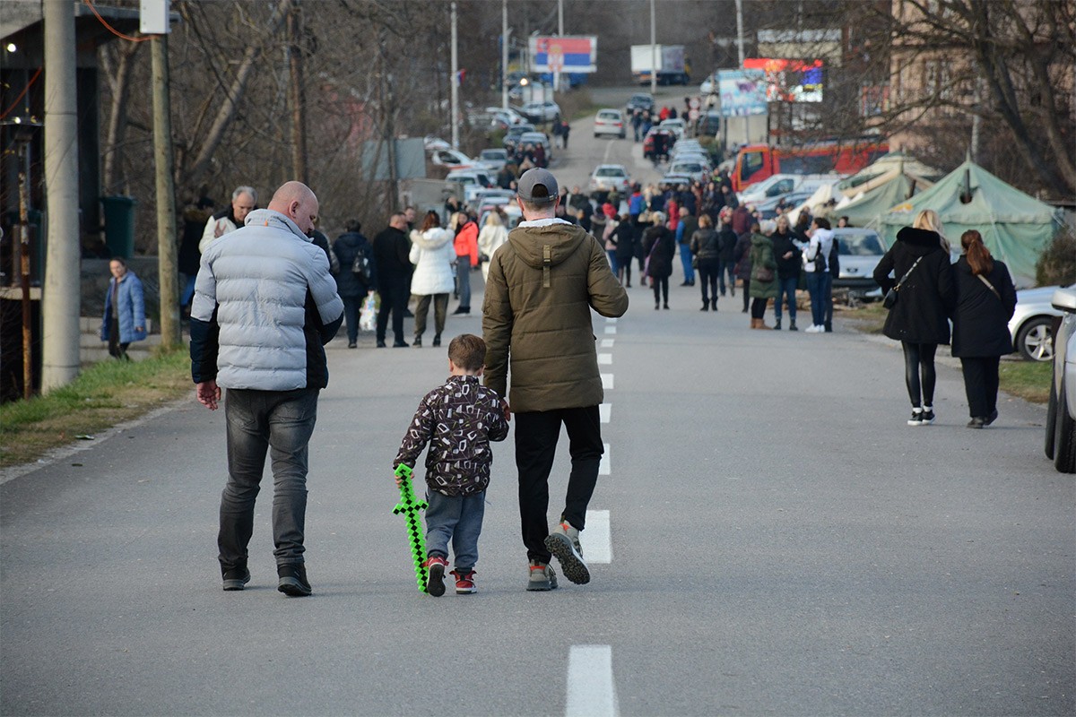 Počelo uklanjanje barikada na sjeveru KiM
