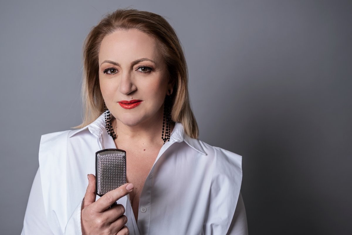 Maja Tatić predstavila pjesmu "Prvi put" posvećenu kćerki Lari